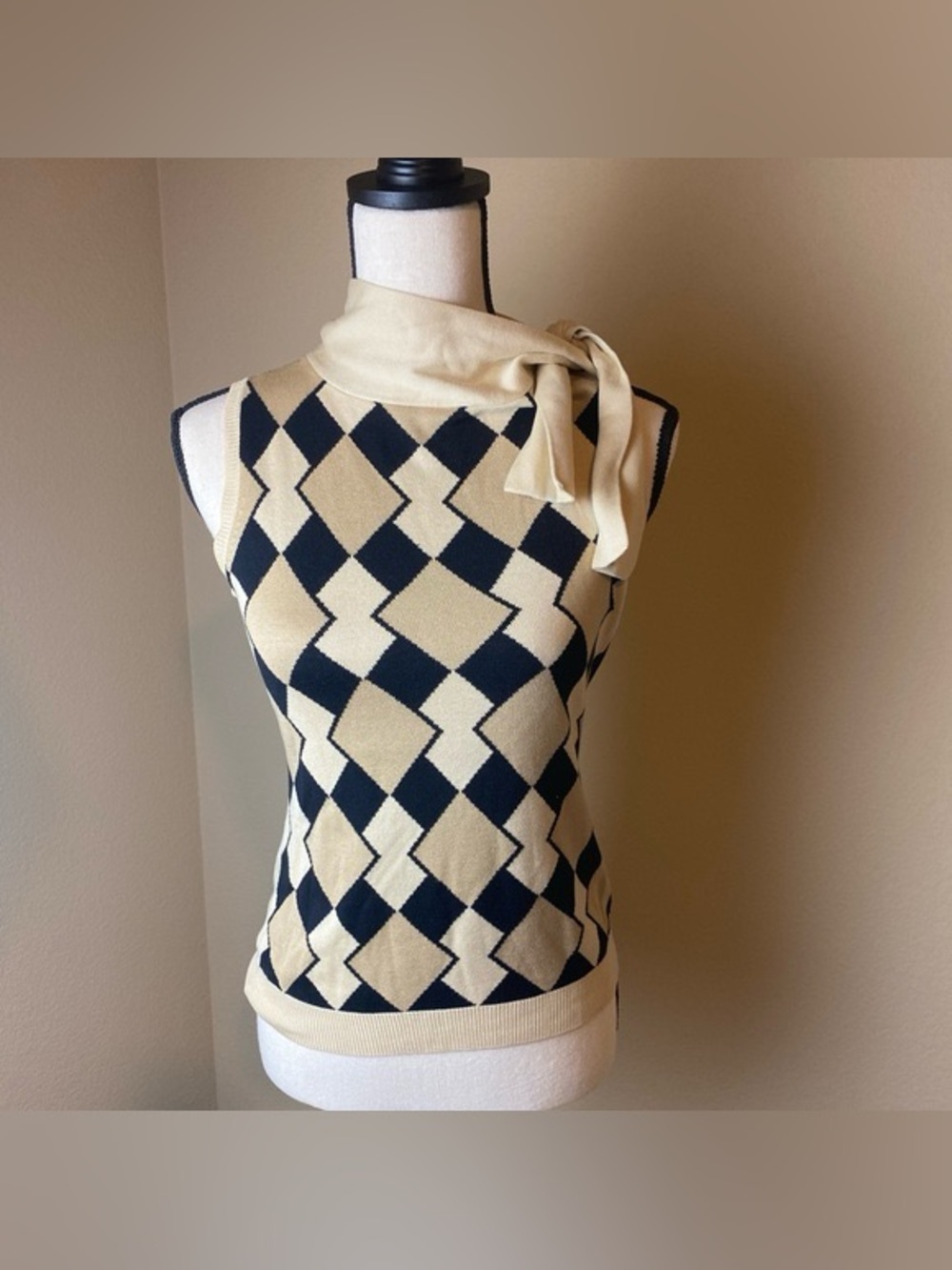 DKNY  Vintage Y2K 100% Silk  Knit Shell Sleeveless Tie Neck Detail Top